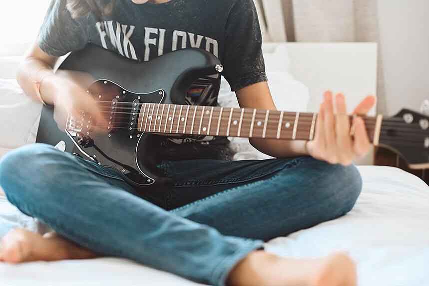 Cours de guitare électrique enfant 40 minutes - Boullard Musique