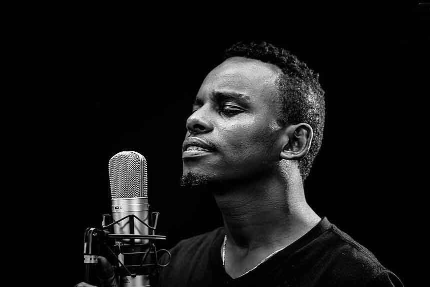 Photo-de-Biruk-Masresh-d’un-homme-qui-chante.PH-1