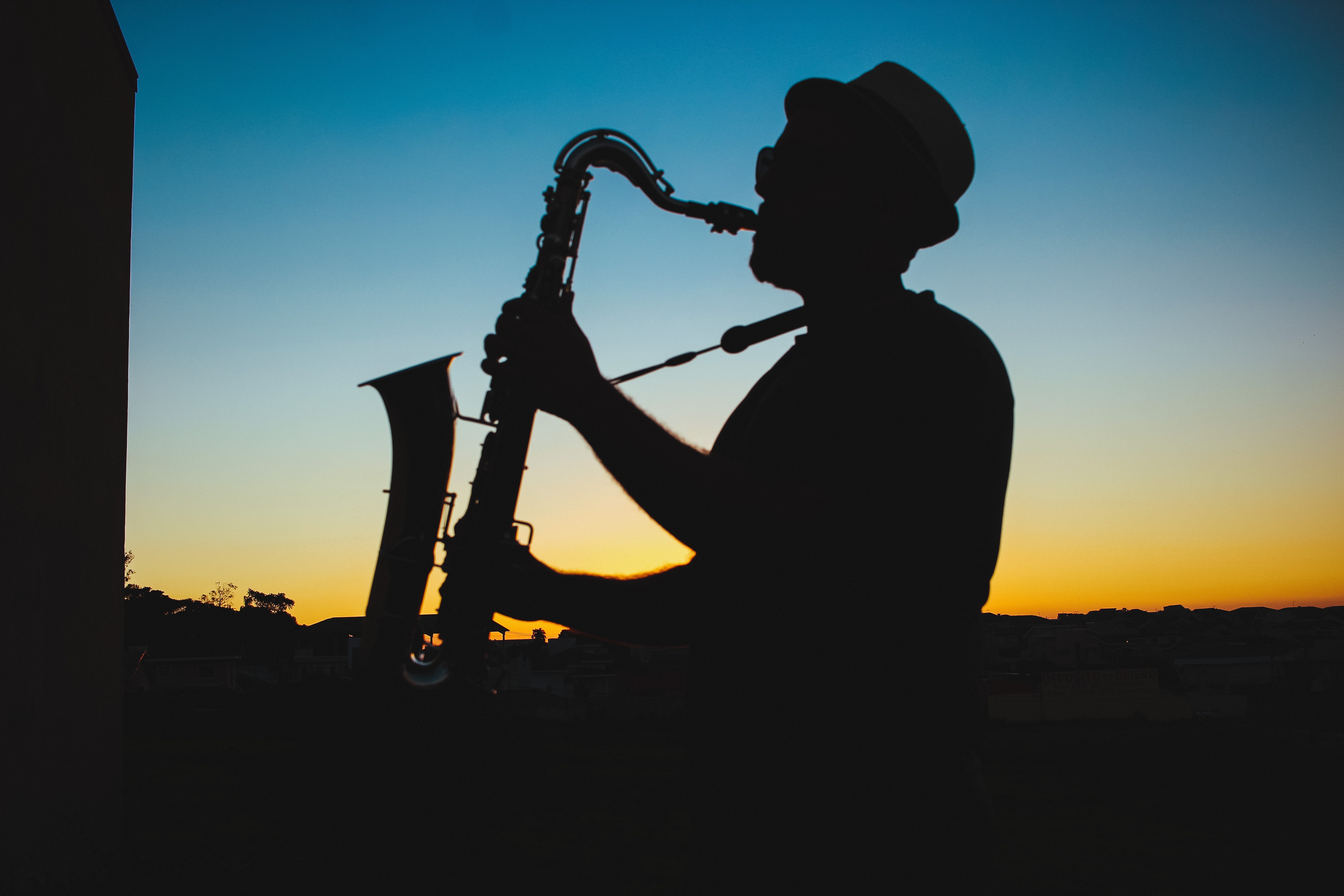 Saxophoniste au coucher de soleil
